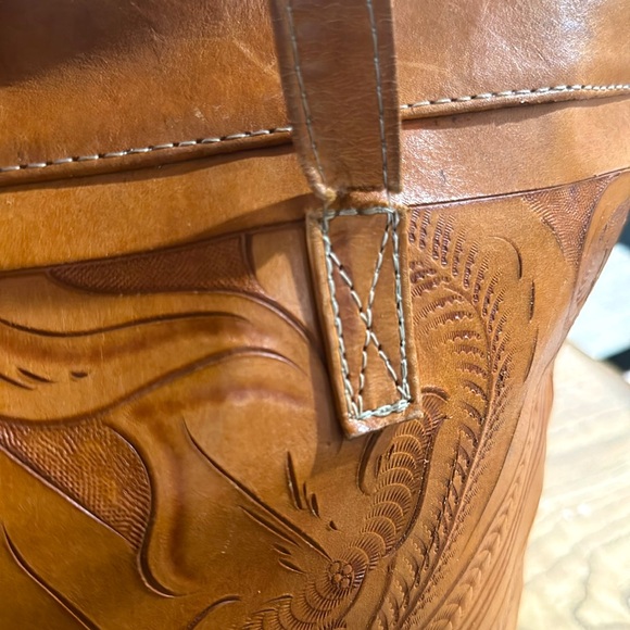 Hand tooled Embossed leather Bag - Picture 7 of 10